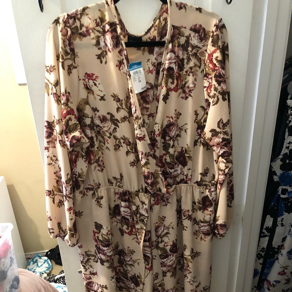 Rue21+ Floral Romper ( Never Worn w/ tags)